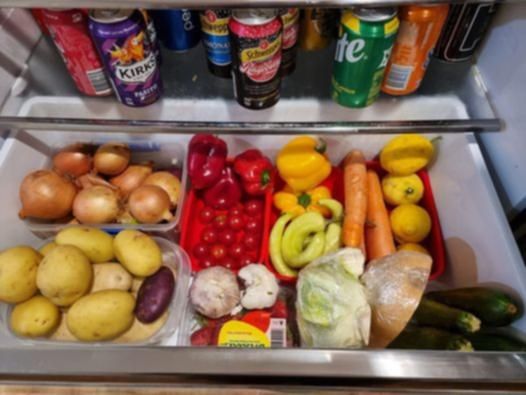 Gegara Kulkasnya Penuh Minuman Kaleng, Chef Ini Dihujat Netizen