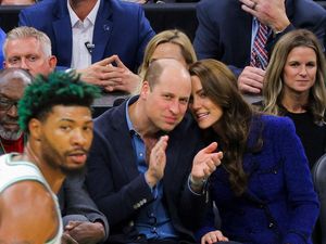 7 Foto Kate Middleton Nonton Basket Saat Berkunjung ke AS, Malah Disoraki