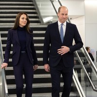 Namun kunjungan Pangeran William dan Kate Middleton ke Amerika Serikat ini tak disambut senang semua pihak. Sebab di Inggris tengah ramai kasus Lady Susan Hussey, ibu baptis Pangeran William melakukan tindakan rasisme di sebuah acara yang digelar di Istana Buckingham. Foto: Getty Images