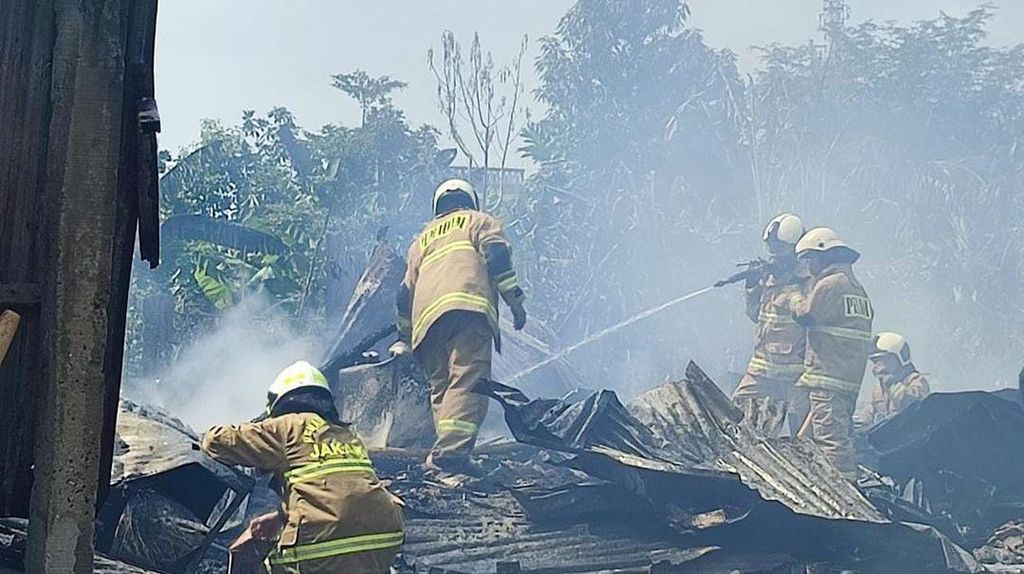 Api Sudah Padam, Penyebab Kebakaran Lapak di Kebon Jeruk Didalami Polisi