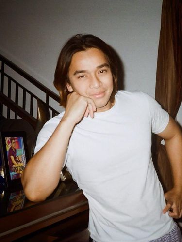 Kulineran Seru Billy Syahputra dari Jajan Pie hingga Makan Semur Jengkol