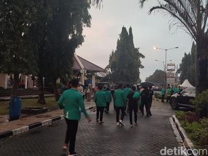Suasana Masjid At-Tin Jelang Reuni 212, Massa Mulai Berdatangan