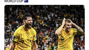 Australia berhasil lolos setelah mengalahkan Denmark yang jauh lebih diunggulkan dengan skor 1-0. Foto: Twitter