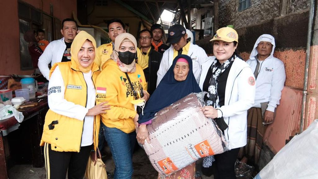 Bamsoet & GERAK BS Beri Bantuan Makanan-Pakaian ke Korban Gempa Cianjur