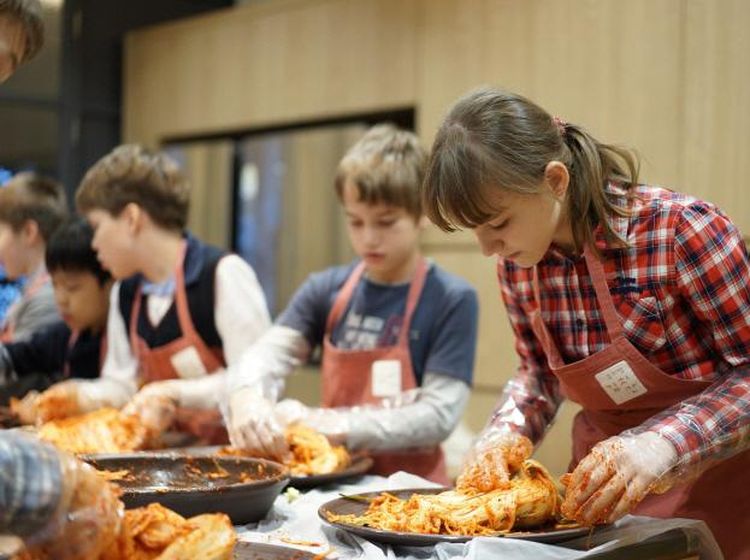 Di Museum Kimchi Korea Ini Bisa Belajar Bikin Kimchi Sawi