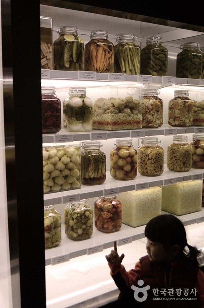 Di Museum Kimchi Korea Ini Bisa Belajar Bikin Kimchi Sawi