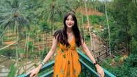 Tapi tawarannya saja yang stop. Karena karakter aku yang kuat, jadi mau nggak mau tawarannya soal bola. Di luar itu kayak jarang banget. Ada web series sih. Cuman dari sinetron paling sama Madun lagi, ujar Nona Berlian. (Foto: dok Instagram)