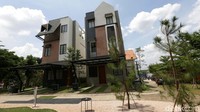 Dari analisa sepanjang tahun 2022, rumah tapak dari dua segmentasi mengalami permintaan yang cukup tinggi. Begitu pula wilayah-wilayah serapan dan kisaran harga rumah yang terjadi, termasuk tren luasan hunian.