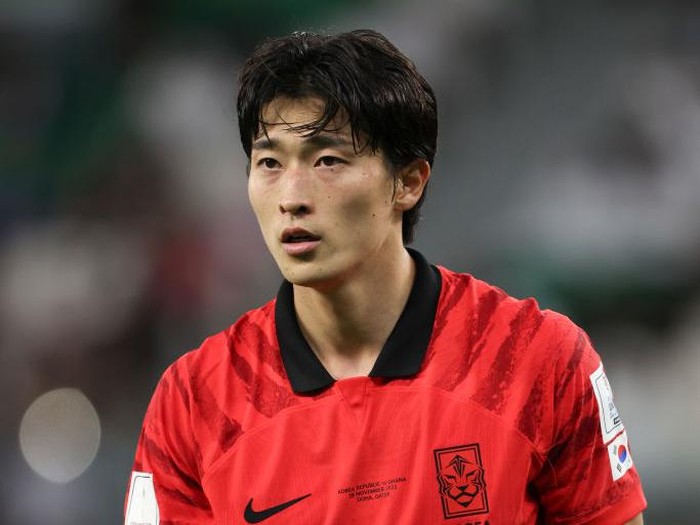 Pemain Bola Korea Cho Gue Sung Digosipkan Pacari Model AL RAYYAN, QATAR - NOVEMBER 28: Cho Gue-Sung of South Korea during the FIFA World Cup Qatar 2022 Group H match between Korea Republic and Ghana at Education City Stadium on November 28, 2022 in Al Rayyan, Qatar. (Photo by Jean Catuffe/Getty Images)