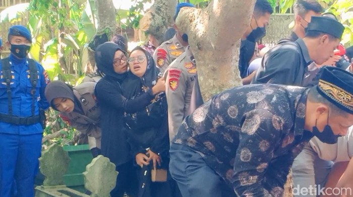 Pemakaman kru heli jatuh asal Magetan
