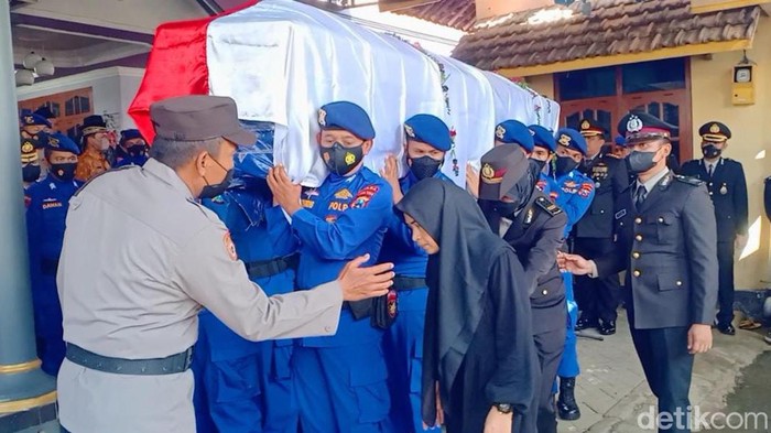 Pemakaman kru heli polri asal Magetan