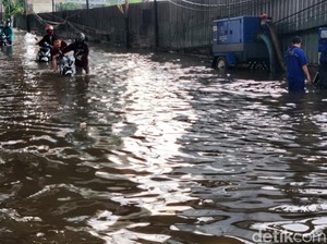 Update Banjir di Jakarta: 4 Ruas Jalan-10 RT Masih Tergenang