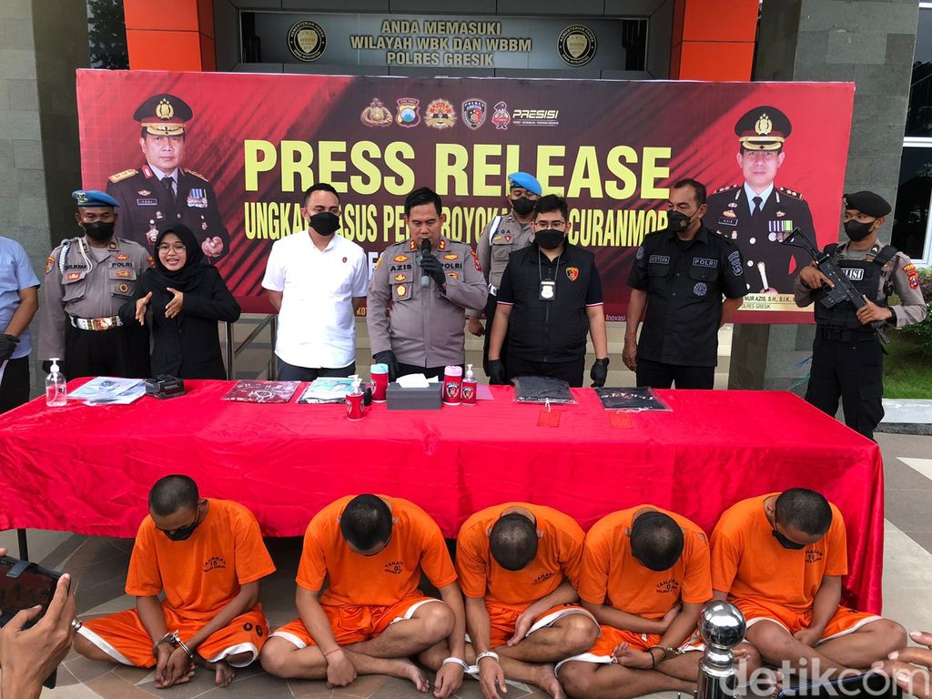 Pesilat bunuh penjual nanas gresik