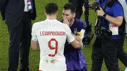 Messi dan Lewandowski Bisik-bisik, Bahas Apa Sih?