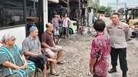 Wibowo mengatakan petasan itu tidak diarahkan ke petugas. Dia pun memastikan tidak ada anggota polisi yang dilempar batu hingga terluka akibat tindakan warga Kampung Bahari hari ini. (dok Polres Jakut)