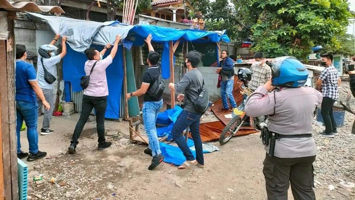 Polisi kembali menggerebek Kampung Bahari, Tanjung Priok, Jakut. Polisi mendapat perlawanan karena jaringan pelaku tembakkan petasan. (dok Polres Jakut)