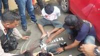Dalam penggerebekan itu, sebanyak enam orang ikut ditangkap. Barang bukti narkoba sabu pun turut disita. (dok Polres Jakut)