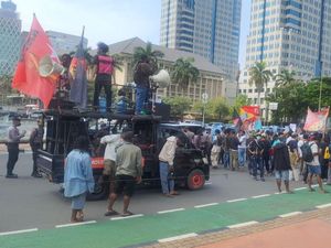 Lemparan Batu Massa Papua Bikin Luka Kepala Perwira Polisi