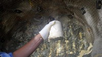 Bahan peledak yang digunakan untuk peledakan underground di NHM ini merupakan varian baru dari jenis Dabex yang khusus diperuntukan untuk kegiatan underground.