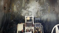 Di mana dabex underground ini selain untuk pekerjaan development underground juga  diaplikasikan untuk vertikal hole dalam stope dalam proses penambangan.