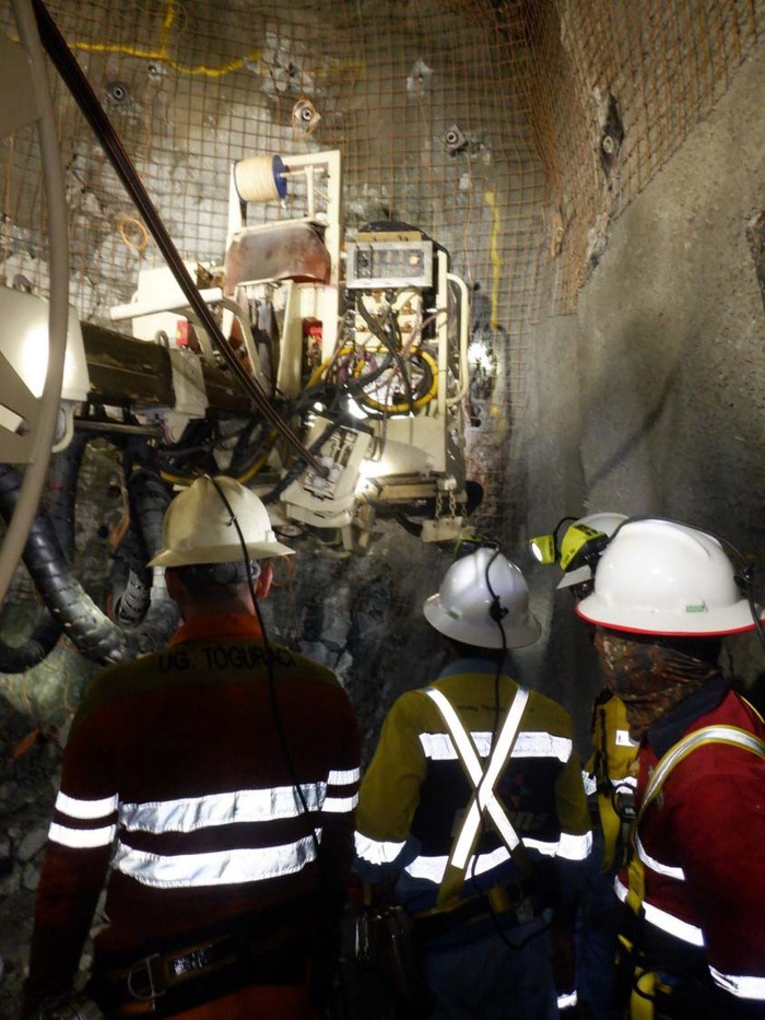 Potret Terowongan di Halmahera Diledakkan Demi Dapat Emas PT DAHANA melaksanakan first blasting pada project underground emulsion blasting services di site PT Nusa Halmahera Mineral (NHM) Gold Mine.