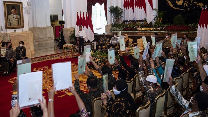 Canda Jokowi Bagikan Sertifikat Tanah: Ada yang Tak Senang, Saya Beri Sepeda! Canda Jokowi Bagikan Sertifikat Tanah: Ada yang Tak Senang, Saya Beri Sepeda!