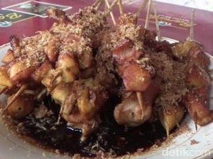 Gurih Juicy! Ini Sate Torpedo yang Konon Bikin Pria Greng