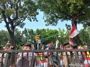 Mahasiswa Demo di Balai Kota, Minta Heru Budi Tolak Reuni 212 di Masjid