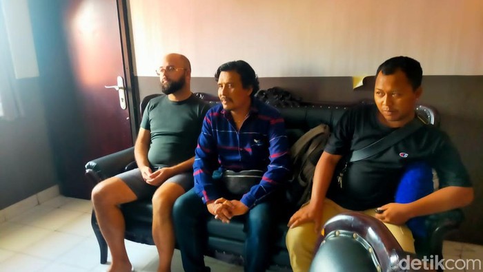 Stefan Durina (kiri), buronan interpol asal Republik Ceko ditangkap di Kuta Utara, Bali.