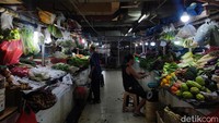 Deputi Bidang Statistik Distribusi dan Jasa BPS Setianto mengungkapkan, komoditas penyumbang inflasi November 2022 ini mulai dari naiknya harga rokok, bahan bakar minyak (BBM), beras sampai tiket pesawat. Dia menjelaskan kenaikan harga juga terjadi pada komoditas tahu dan tempe.