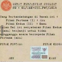 Pasti ada yang punya suami suka sepedahan kayak gini kan? Mungkin karena keseringan digangguin istri saat sedang sepedaan jadilah sang suami membuat surat perjanjian ini. Foto: 1cak.com