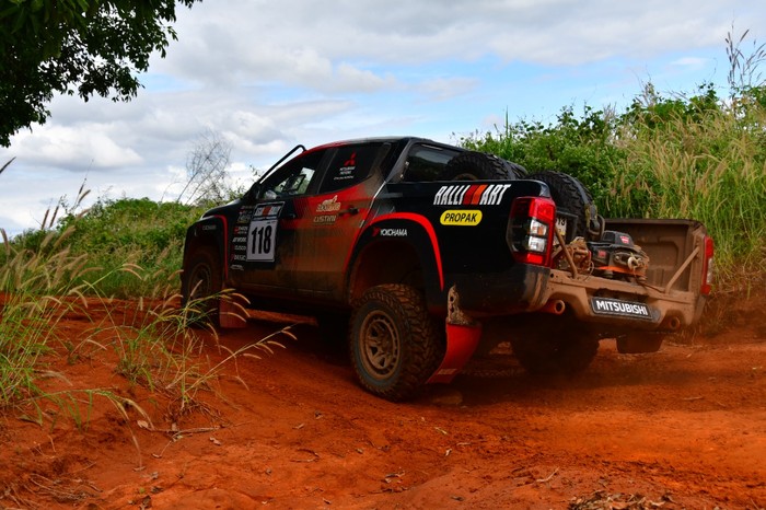 Tim Mitsubishi Ralliart turut berpartisipasi di ajang balap Asia Cross Country Rally (AXCR) 2022 yang berlangsung di Thailand. Tim Mitsubishi Ralliart turut berpartisipasi di ajang balap Asia Cross Country Rally (AXCR) 2022 yang berlangsung di Thailand.