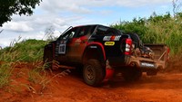 Direktur Balap, Hiroshi Masuoka, mengungkapkan sedikit informasi soal modifikasi yang dilakukan terhadap Triton di ajang AXCR 2022 itu. Menurut Masuoka, tim Mitsubishi Ralliart memanfaatkan hampir 90% kekuatan Triton standar, sehingga hanya melakukan sedikit ubahan saja. Foto: dok. MMKSI
