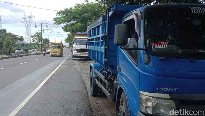 Truk pasir Jalan Jogja-Solo