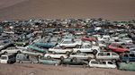 Tumpukan Mobil dan Ban Bekas Cemari Gurun Atacama Chile