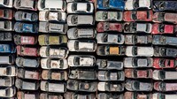 Gurun Atacama yang juga dikenal dengan lanskap indahnya itu, saat ini tercemar berbagai sampah yang di antaranya merupakan mobil dan ban bekas.  