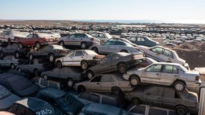 Tumpukan Mobil dan Ban Bekas Cemari Gurun Atacama Chile