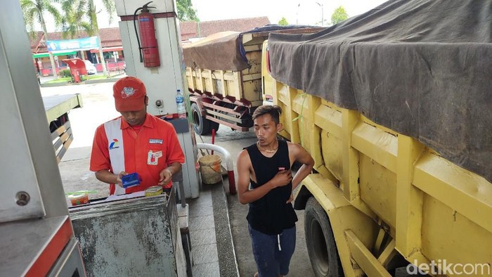 Uji coba pembelian bio solar dengan QR Code MyPertamina di Ciamis, Kamis (1/12/2022)