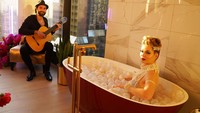 Hotel ini juga akan dilengkapi dengan spa, restoran, lounge, dan pusat perkantoran. Nilai pembangunan hotel ini saja sangat fantastis, mencapai US$ 1,5 miliar (Rp 22,1 T).