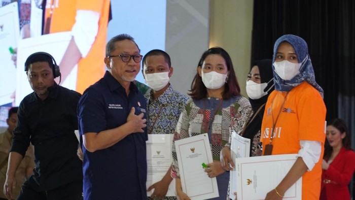 Upaya Memajukan Usaha Mikro dan Kecil Mendag bersama jajaran kementerian lainnya terus berupaya untuk membuat pelaku usaha mikro dan kecil (UMK) semakin makmur.