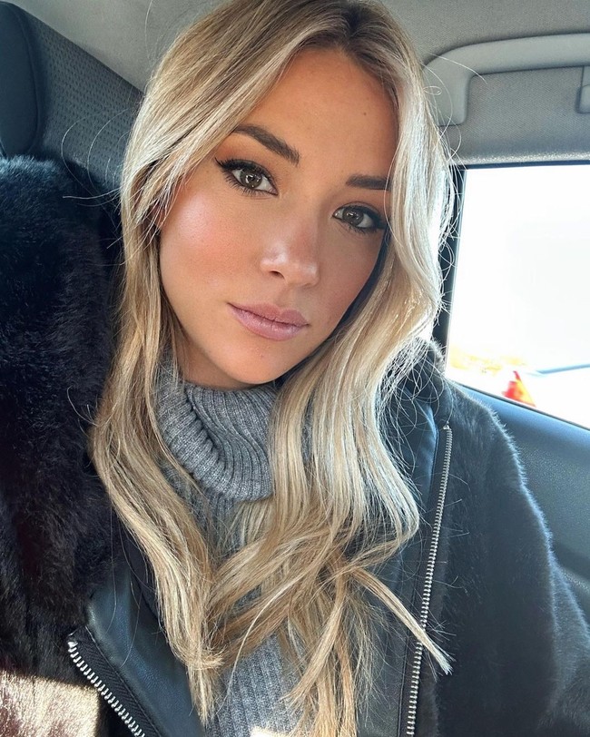 Alvaro Morata menikahi Alice Campello, mantan model yang kini menjadi pengusaha. Alice meluncurkan labelnya, Akala Studio. Tak hanya itu, wanita 27 tahun tersebut juga membangun brand makeup, Masqmai.Foto: Instagram