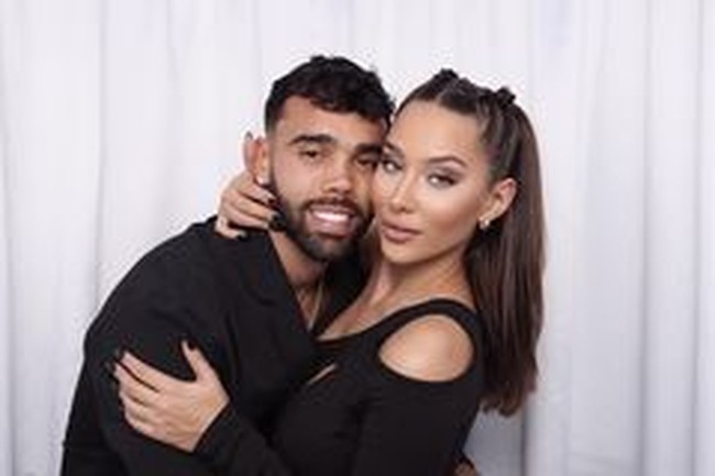 Tatiana Trouboul, Pacar David RayaSetelah menikah dengan David Raya, Tatiana pindah ke Inggris untuk menemani suami yang bergabung dengan klub Brentford. Dilaporkan mereka sudah cukup lama menjalin hubungan tapi baru menunjukkan kemesraan setahun ini.Foto: Instagram