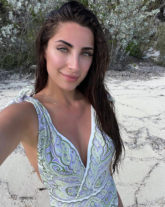 Sara sendiri adalah seorang penari ballet dan kontemporer yang dulu sering melakukan pertunjukkan. Sara dan Laporte memiliki satu anak lelaki yang diberi nama Lucay.Foto: Instagram