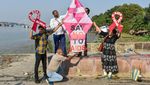 Warga Kolkata Terbangkan Balon Udara untuk Peringati Hari AIDS