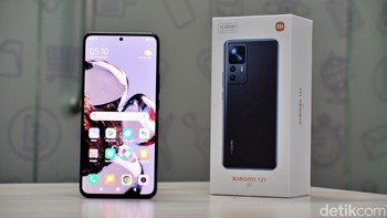 Harga Xiaomi 12 di Indonesia dibanderol Rp 6.599.000. Foto: Adi Fida Rahman/detikINET