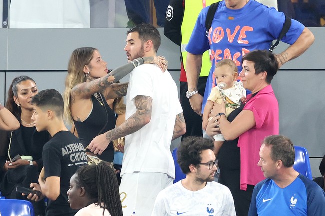 Zoe Cristofoli tampaknya datang ke pertandingan sang pacar bersama teman-teman dan keluarga.Foto: Getty Images