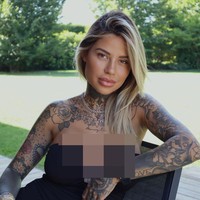 Mengenai tato di tubuhnya, dilaporkan Bild bahwa Zoe sudah menggambar tubuhnya sejak berusia 15 tahun. Dilihat dari berbagai postingan, hampir semua bagian tubuh wanita tersebut dihiasi tato, termasuk leher, perut, lengan, paha, dan kaki.Foto: Instagram Zoe Cristofoli