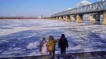 Bak Ice Skating, Sungai Songhua China Jadi Buruan Swafoto