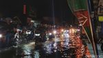 Potret Banjir yang Genangi Jalan Kopo Sayati Bandung