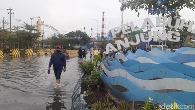 Potret Banjir Rob di Pelabuhan Tanjung Emas Semarang